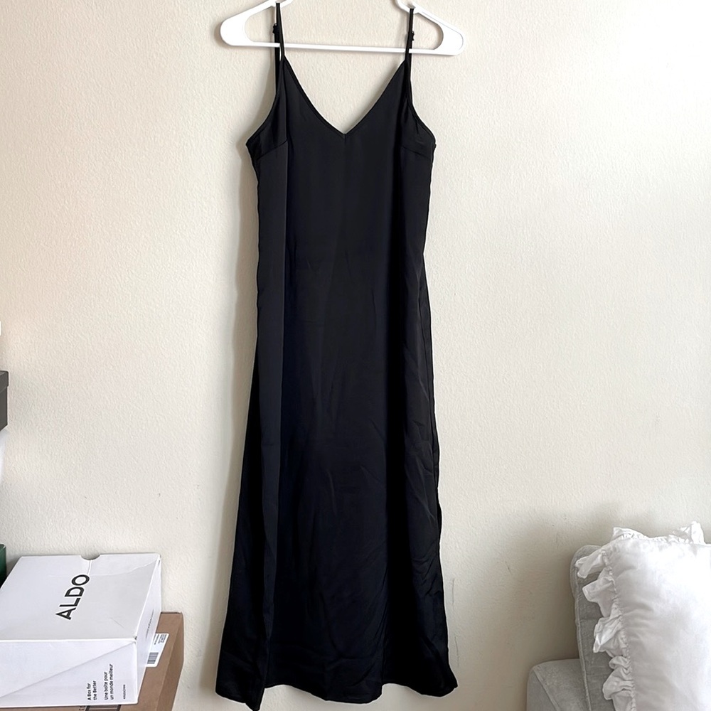 Satin midi dress. Size S